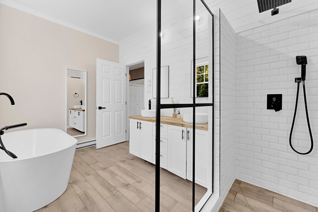 Salle de bains — 827 Av. Ste-Brigitte, Sainte-Brigitte-de-Laval