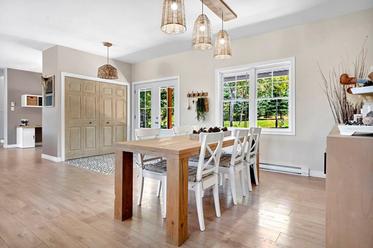 Salle à manger — 827 Av. Ste-Brigitte, Sainte-Brigitte-de-Laval