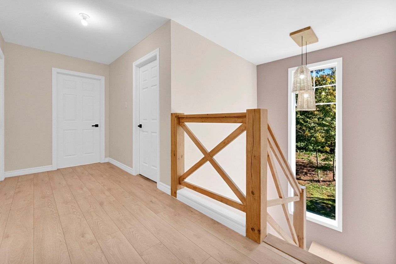 Escalier — 827 Av. Ste-Brigitte, Sainte-Brigitte-de-Laval