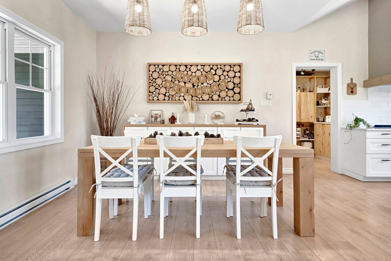 Salle à manger — 827 Av. Ste-Brigitte, Sainte-Brigitte-de-Laval