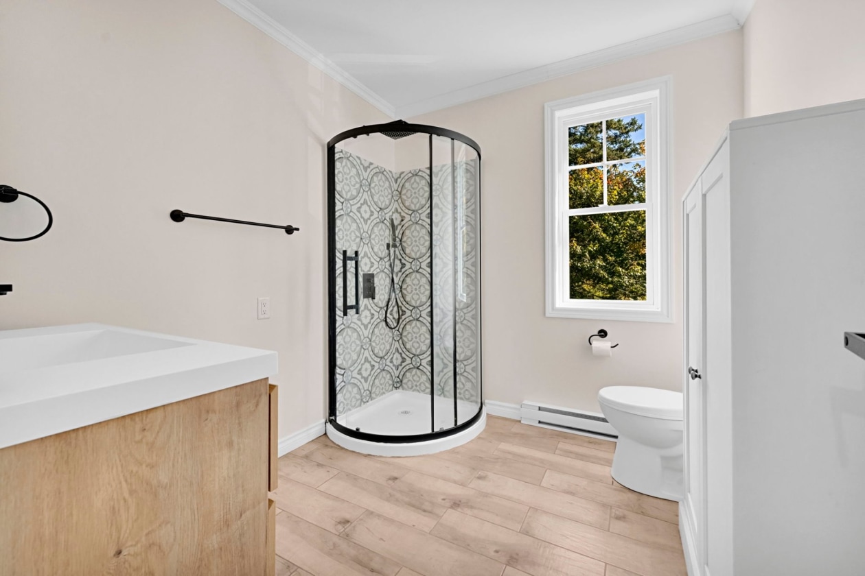 Salle de bains — 827 Av. Ste-Brigitte, Sainte-Brigitte-de-Laval