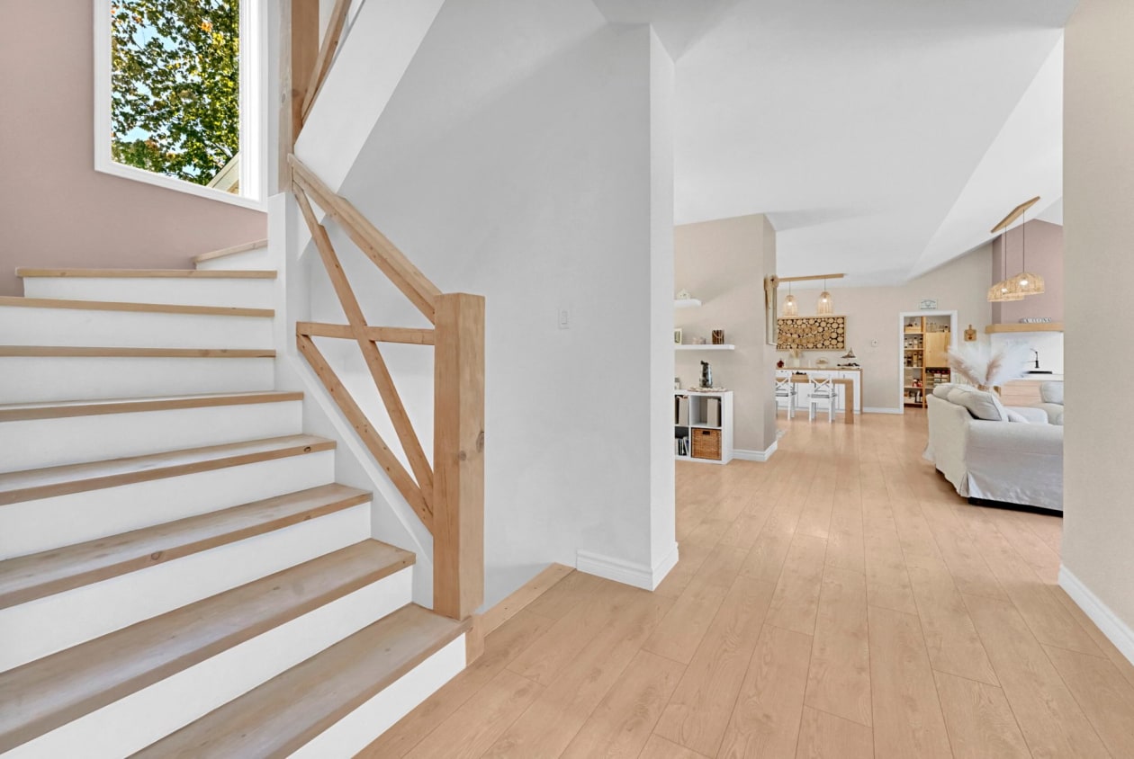 Corridor — 827 Av. Ste-Brigitte, Sainte-Brigitte-de-Laval