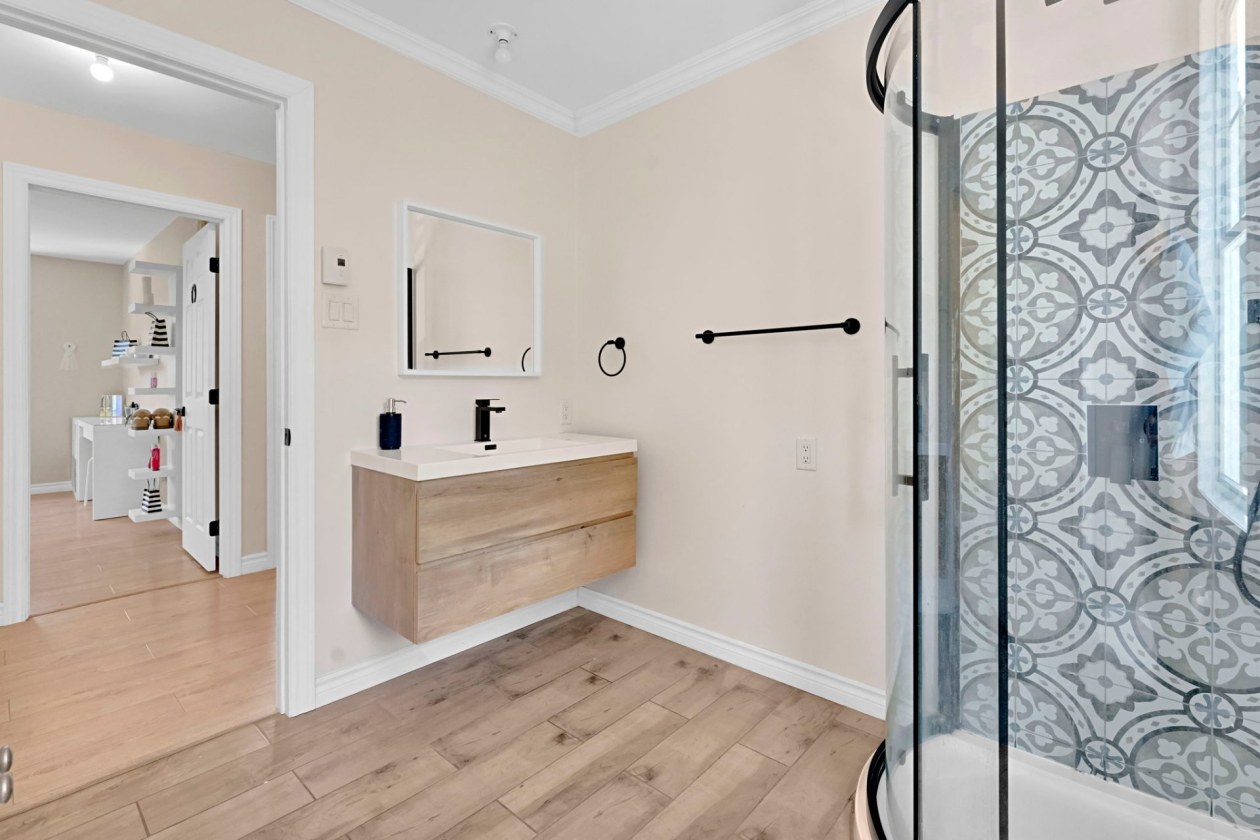Salle de bains — 827 Av. Ste-Brigitte, Sainte-Brigitte-de-Laval