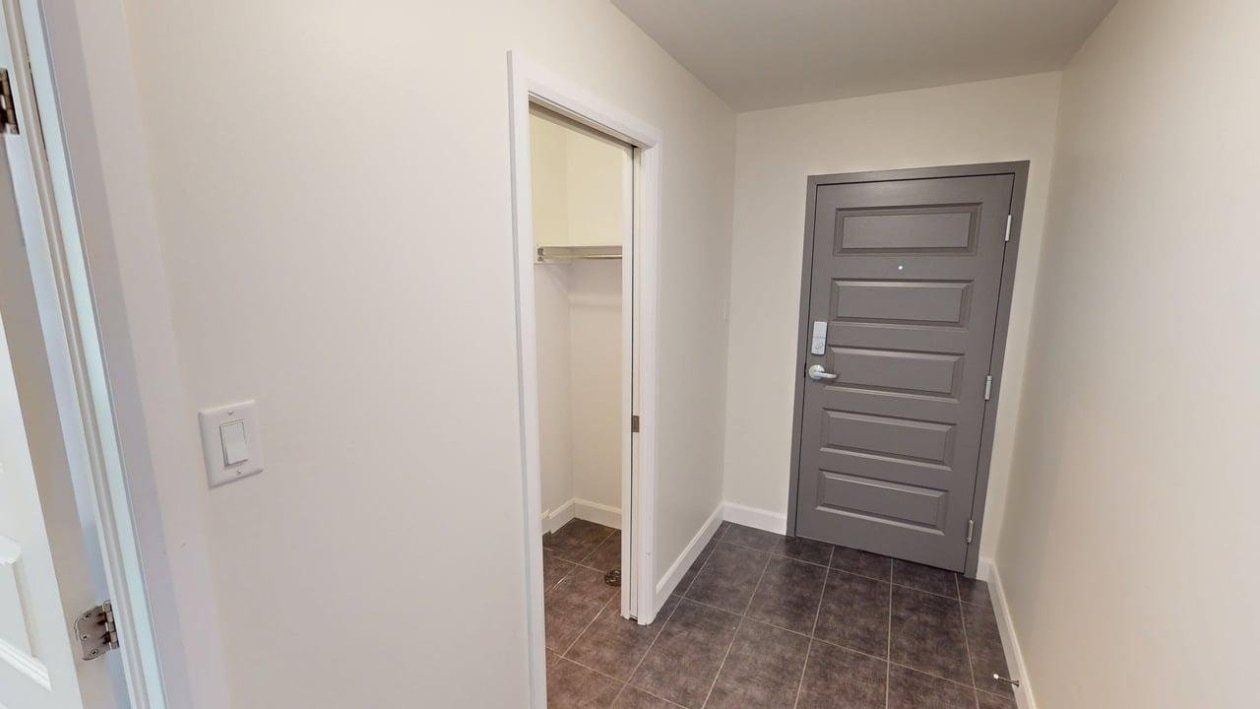 Hall d'entrée — 130D Rue du Domaine-sur-le-Golf, Saguenay