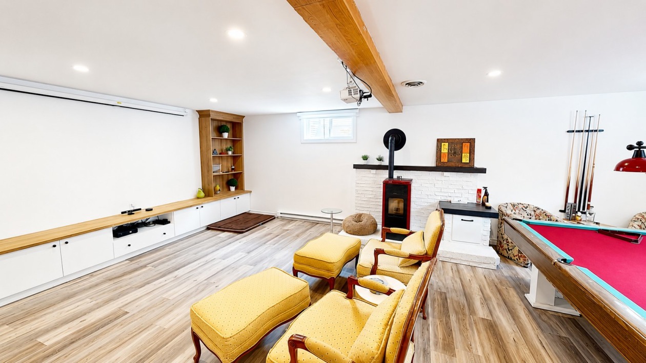 Salle familiale — 3647 Rue Ste-Catherine, Saguenay