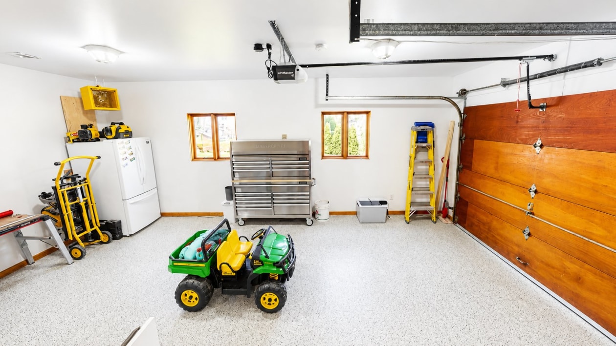 Garage — 3647 Rue Ste-Catherine, Saguenay