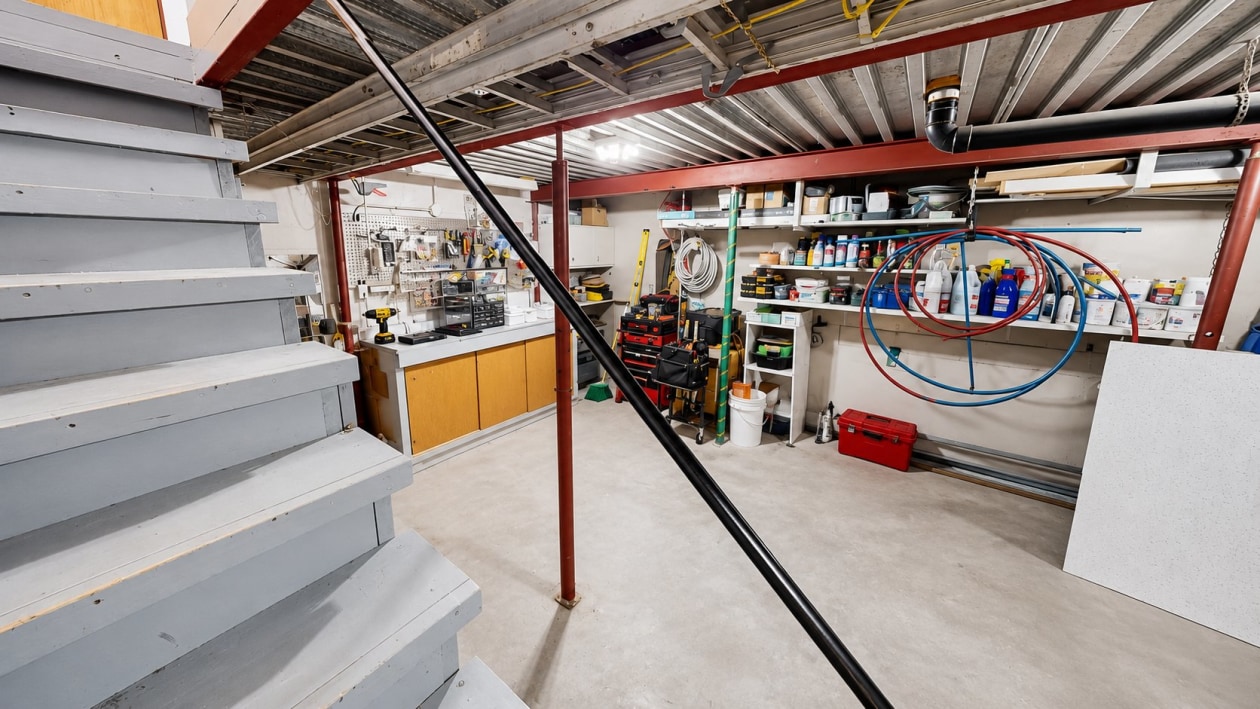 Atelier — 3647 Rue Ste-Catherine, Saguenay
