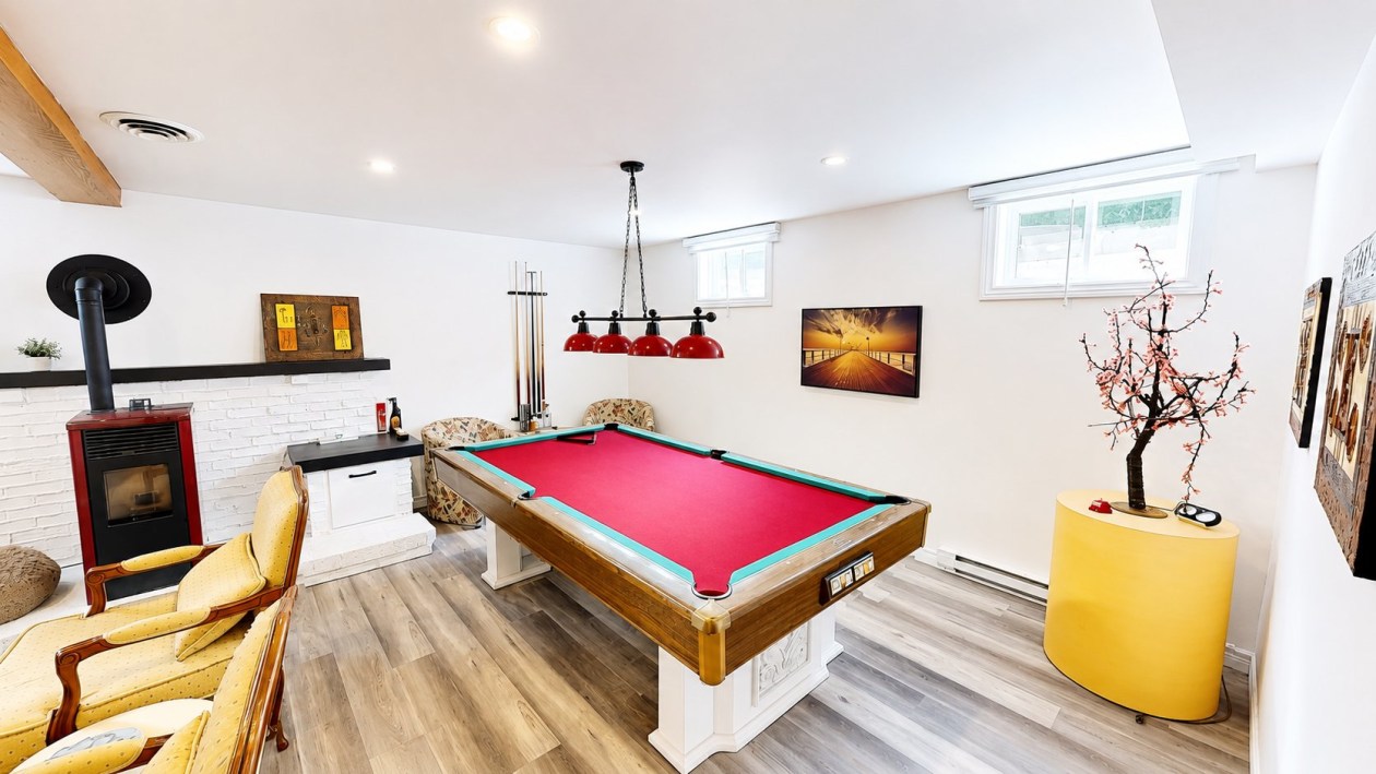 Salle de jeux — 3647 Rue Ste-Catherine, Saguenay