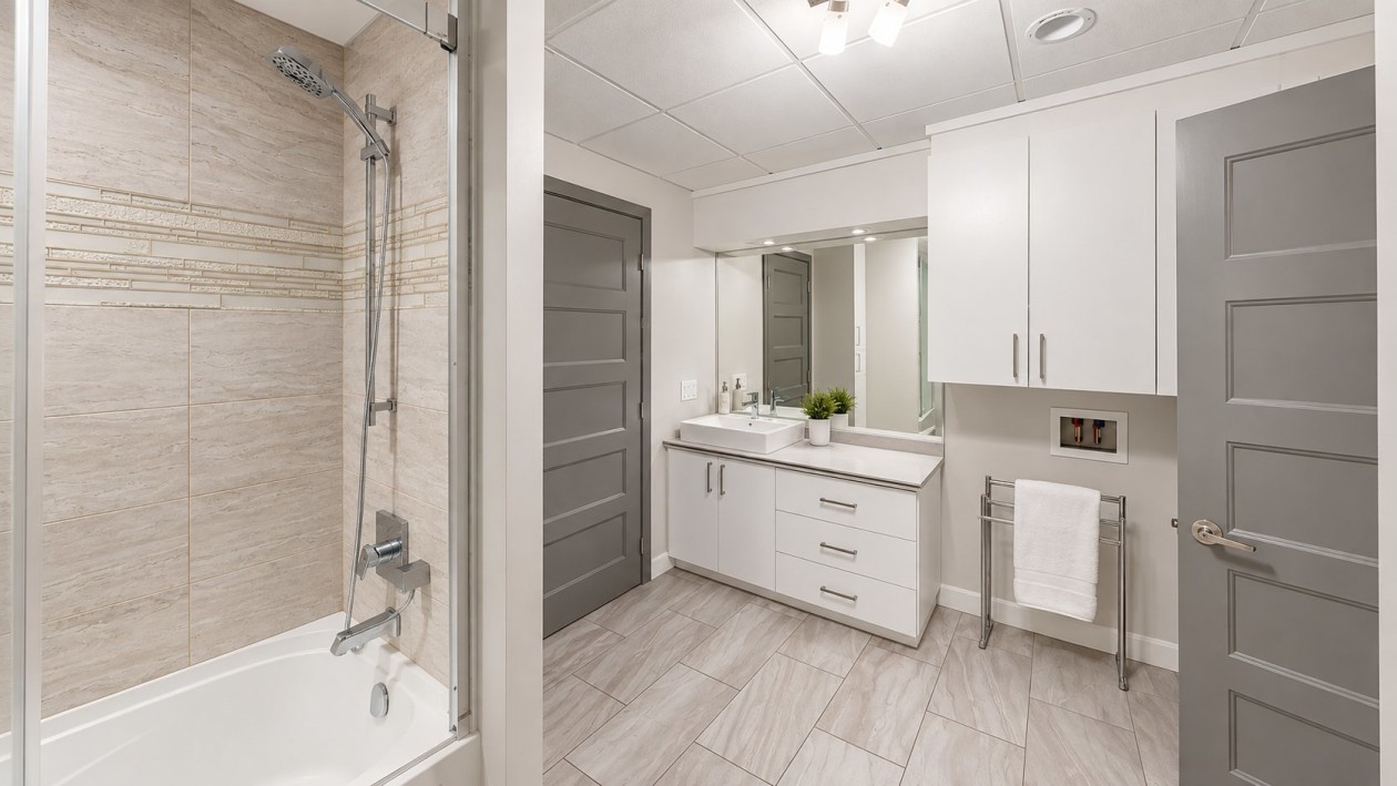 Salle de bains — 1787 Rue Gabriel, Saguenay