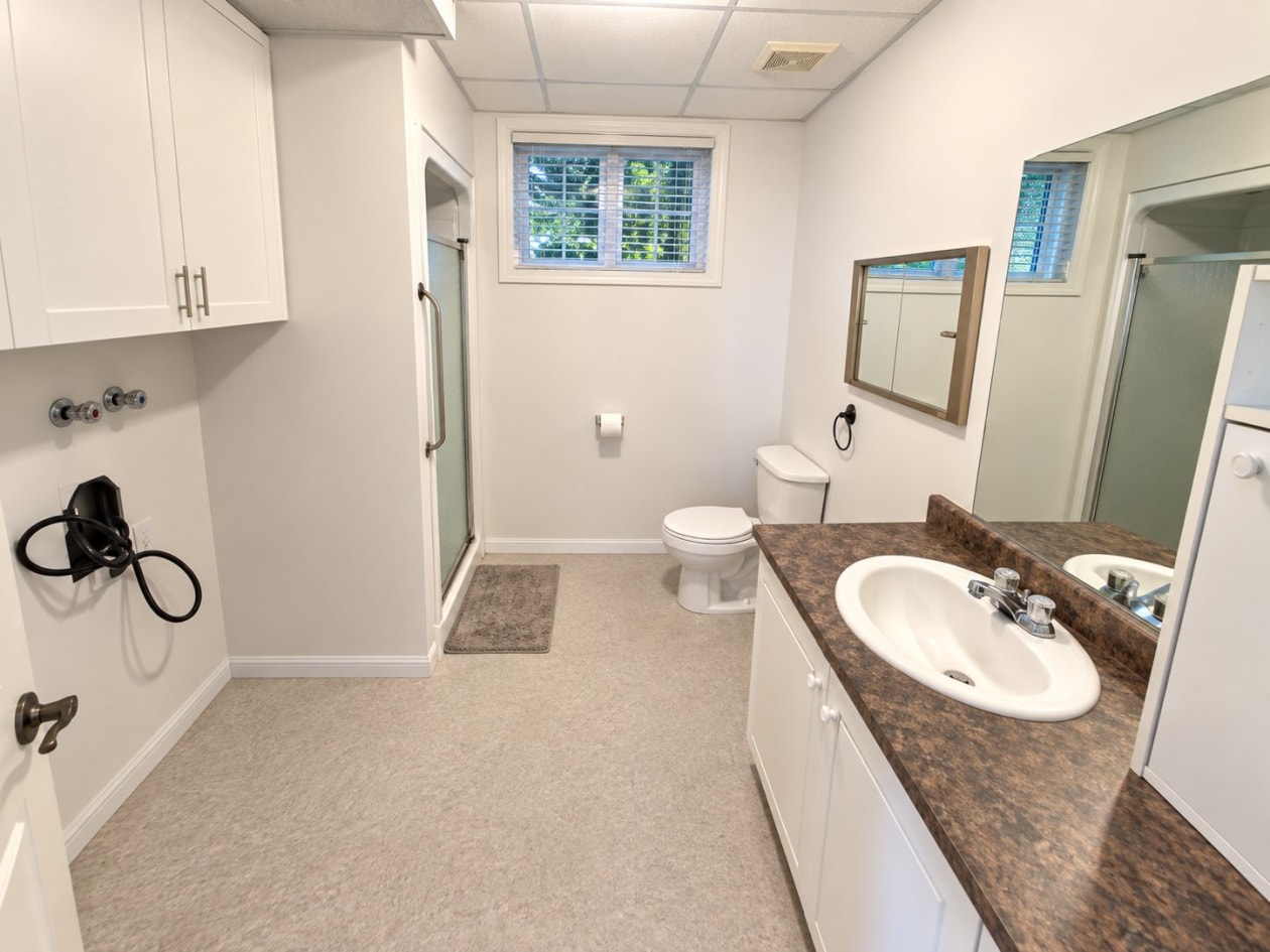 Salle de bains — 165 Rue des Myosotis, Saguenay