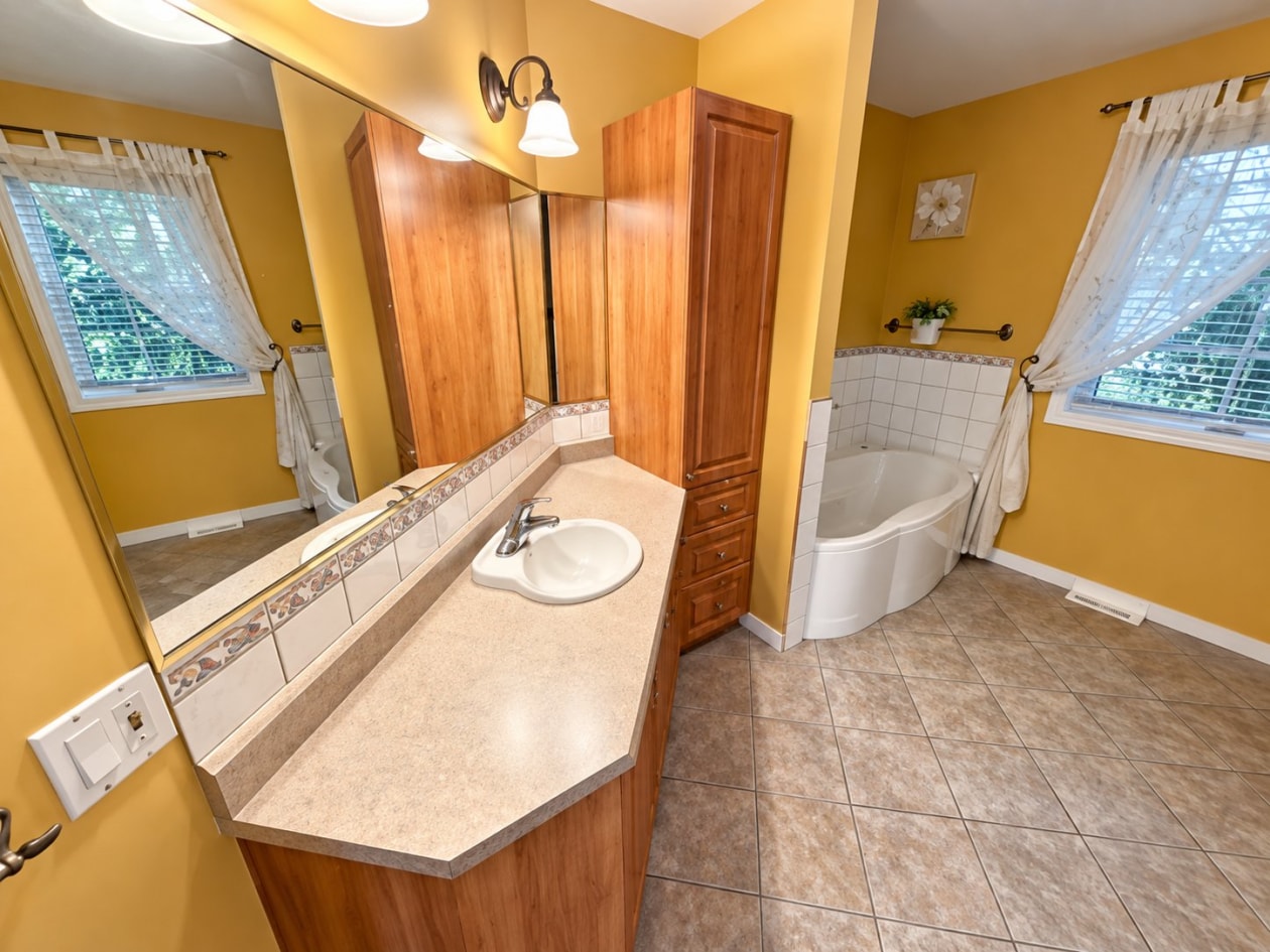 Salle de bains — 165 Rue des Myosotis, Saguenay