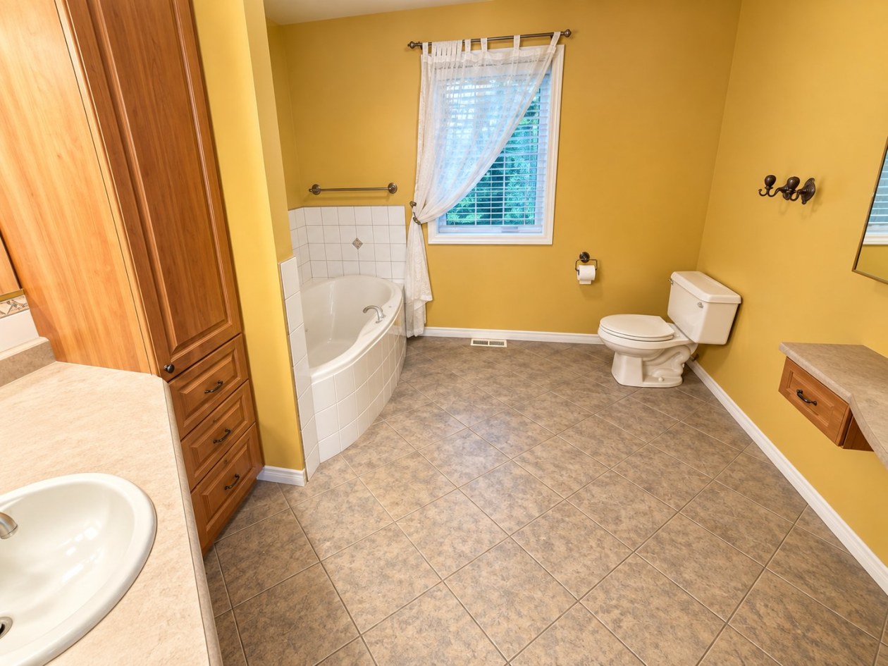 Salle de bains — 165 Rue des Myosotis, Saguenay