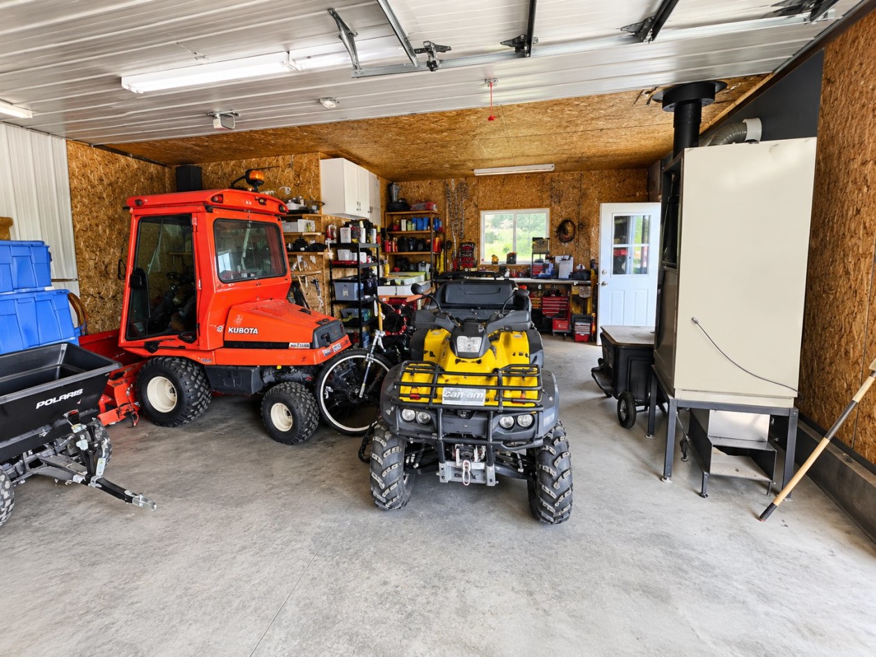 Garage — 983 Boul. de l'Anse, Roberval