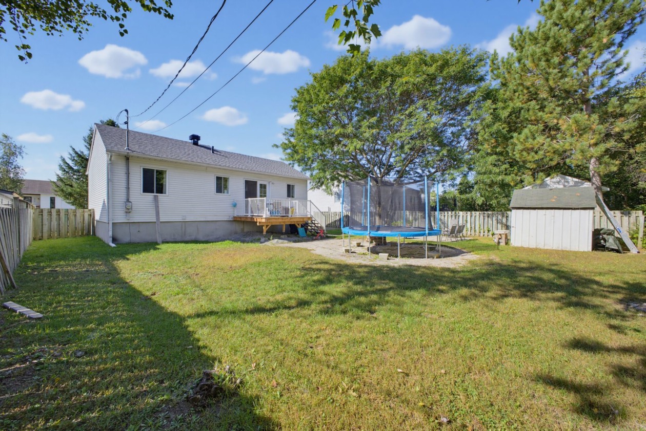 Cour — 673 Rue des Prés, Saint-Lin/Laurentides