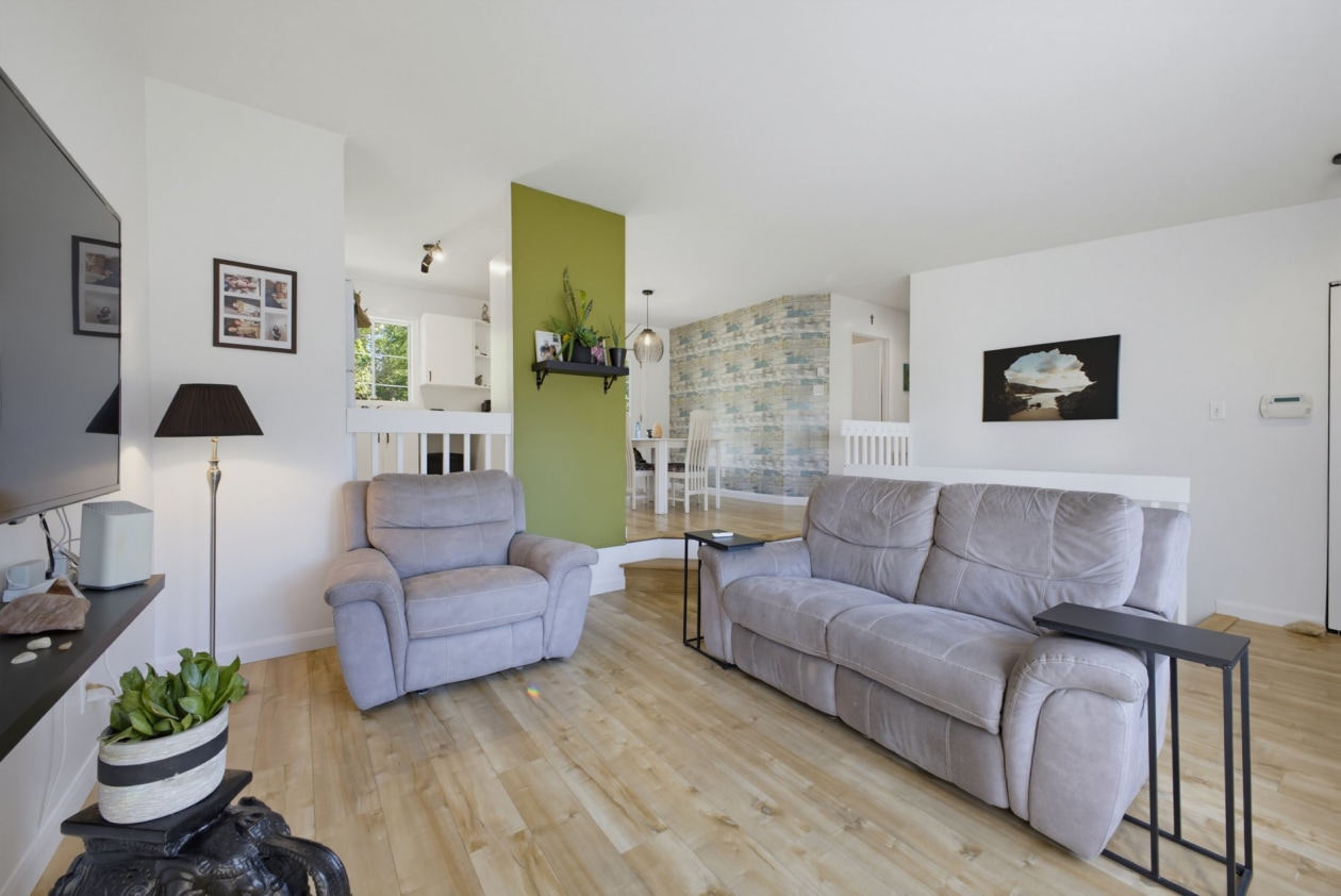 Salon — 673 Rue des Prés, Saint-Lin/Laurentides