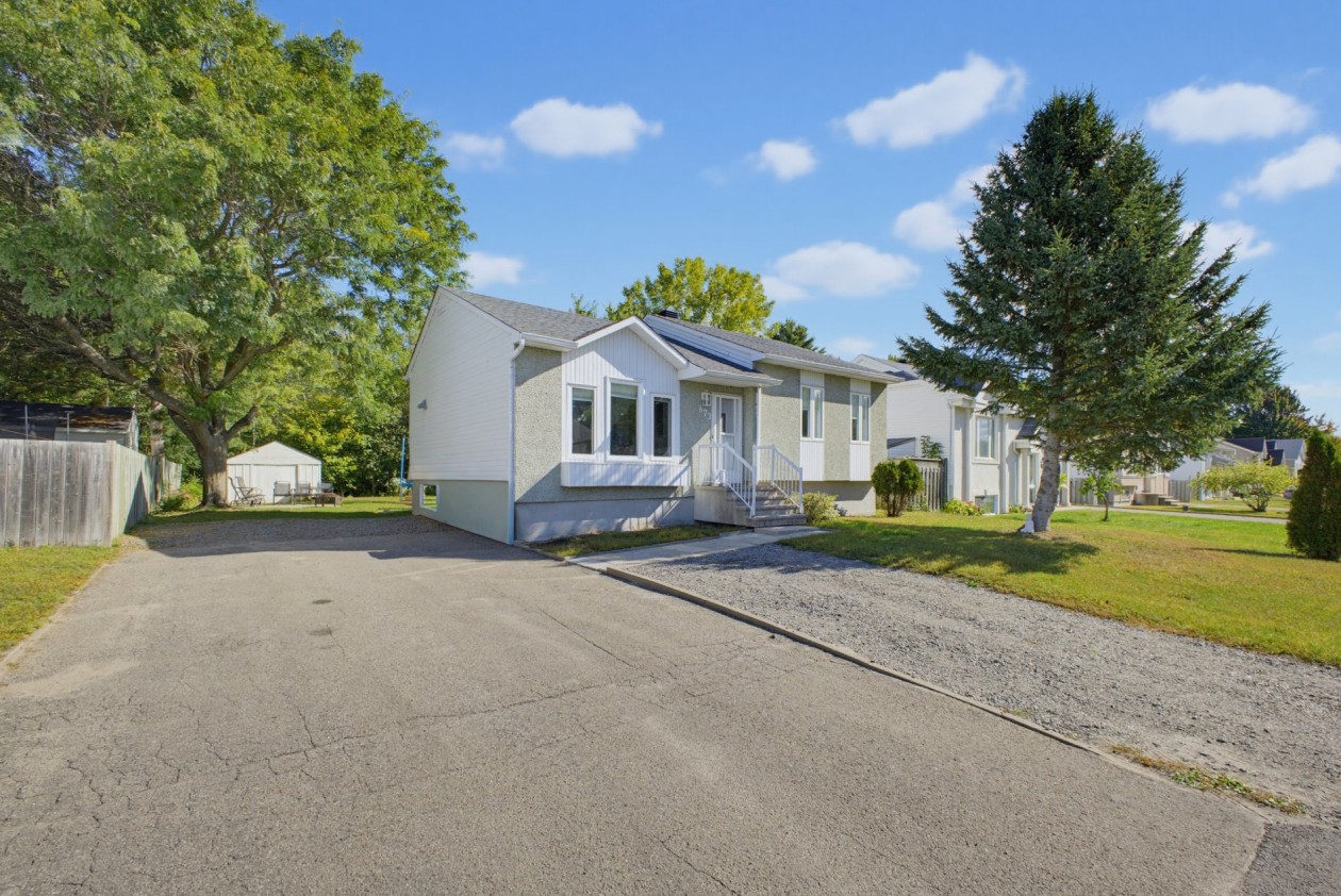 Façade — 673 Rue des Prés, Saint-Lin/Laurentides
