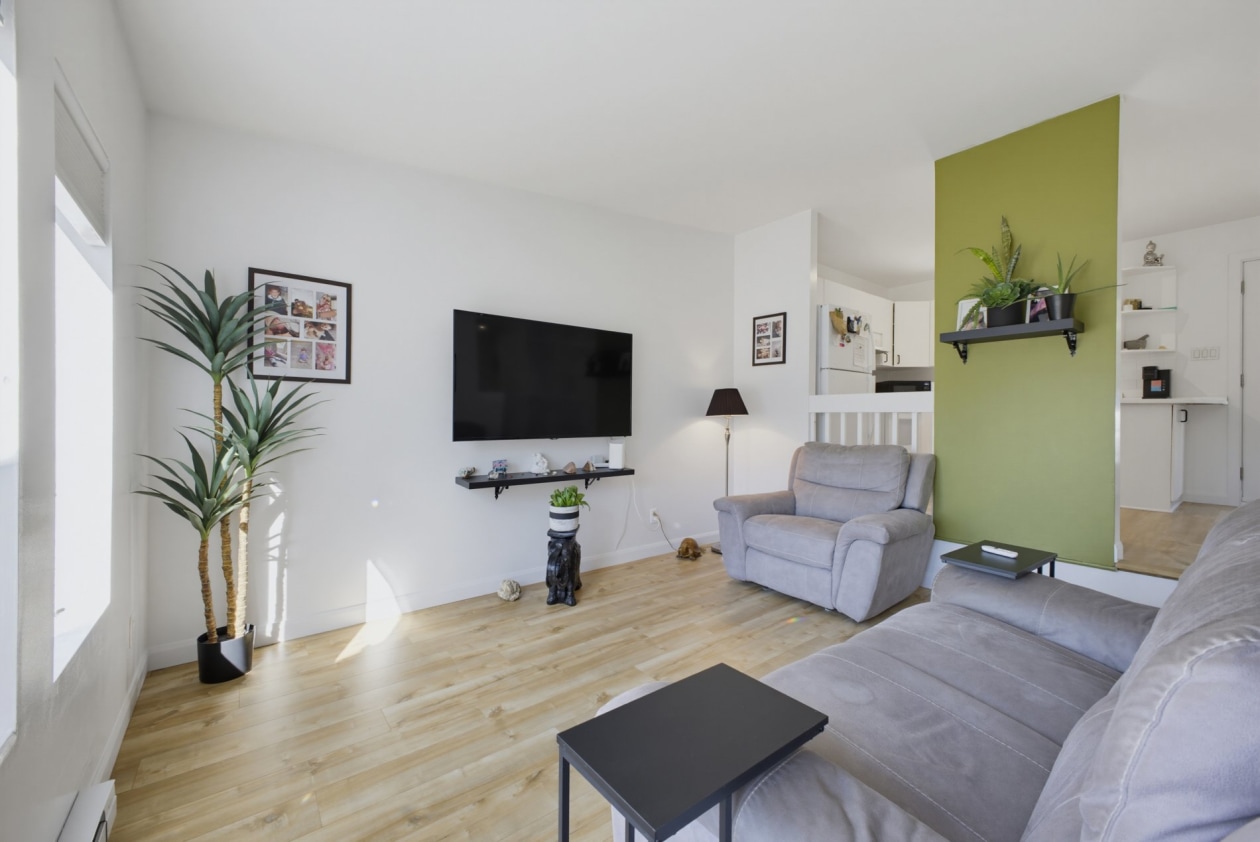 Salon — 673 Rue des Prés, Saint-Lin/Laurentides