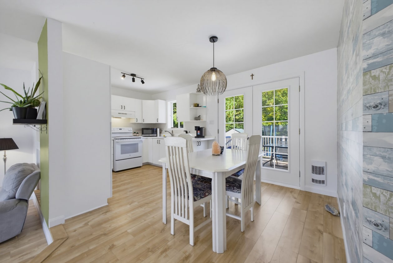 Salle à manger — 673 Rue des Prés, Saint-Lin/Laurentides