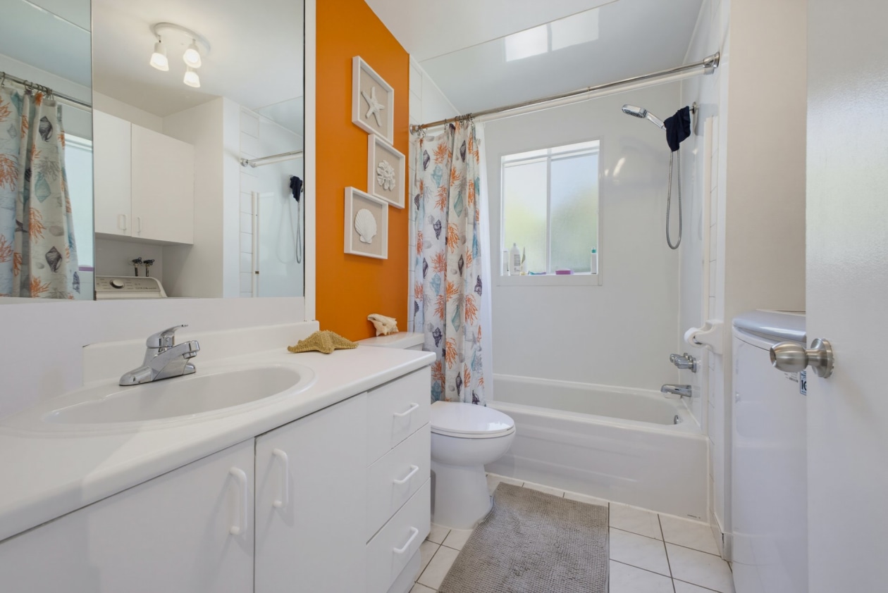 Salle de bains — 673 Rue des Prés, Saint-Lin/Laurentides