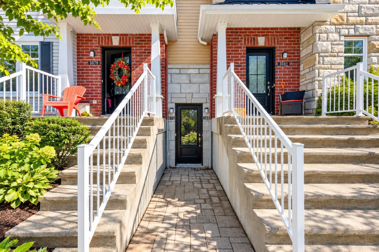 Entrée extérieure — 3076 Rue Ste-Madeleine, Sainte-Marthe-sur-le-Lac