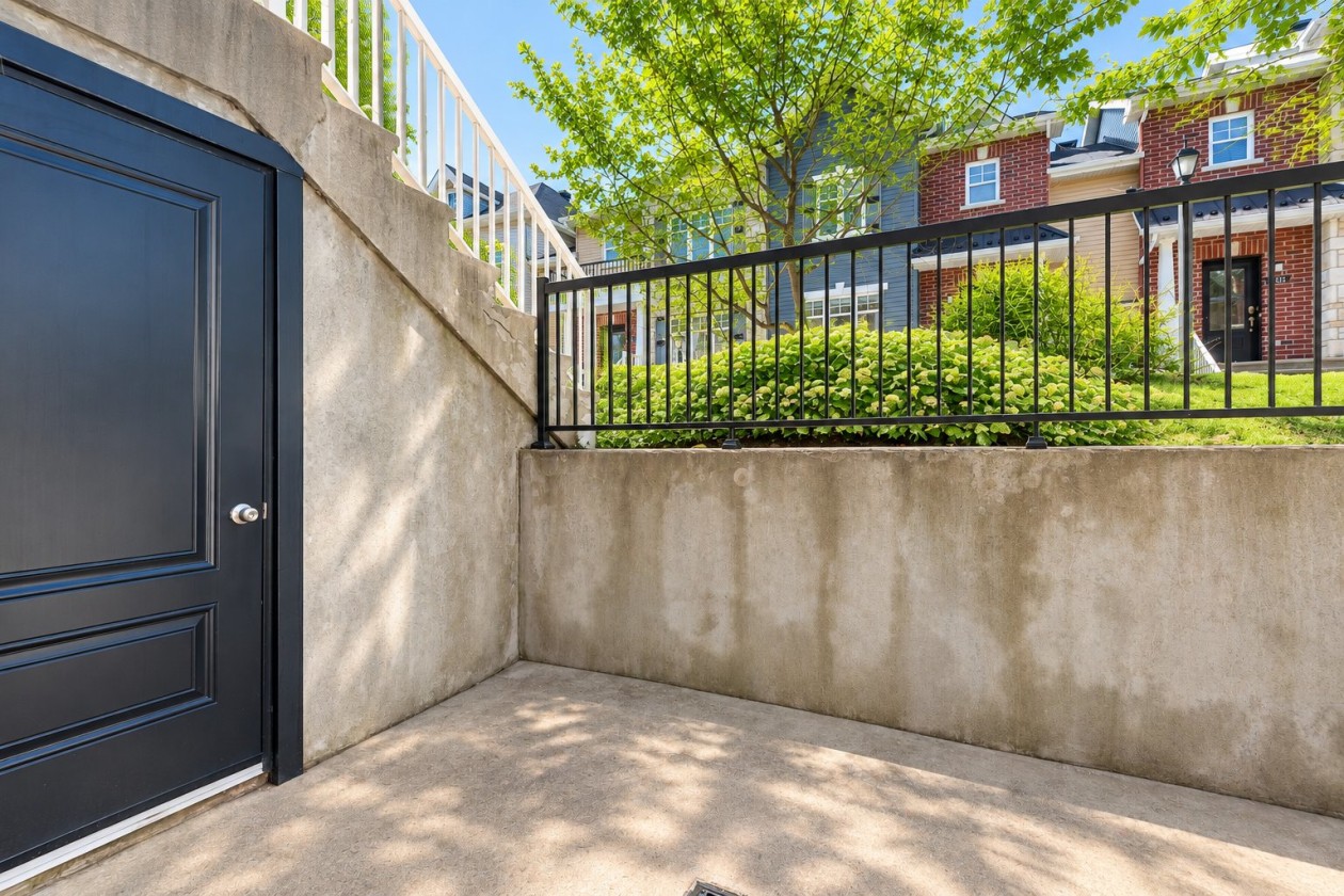 Terrasse — 3076 Rue Ste-Madeleine, Sainte-Marthe-sur-le-Lac