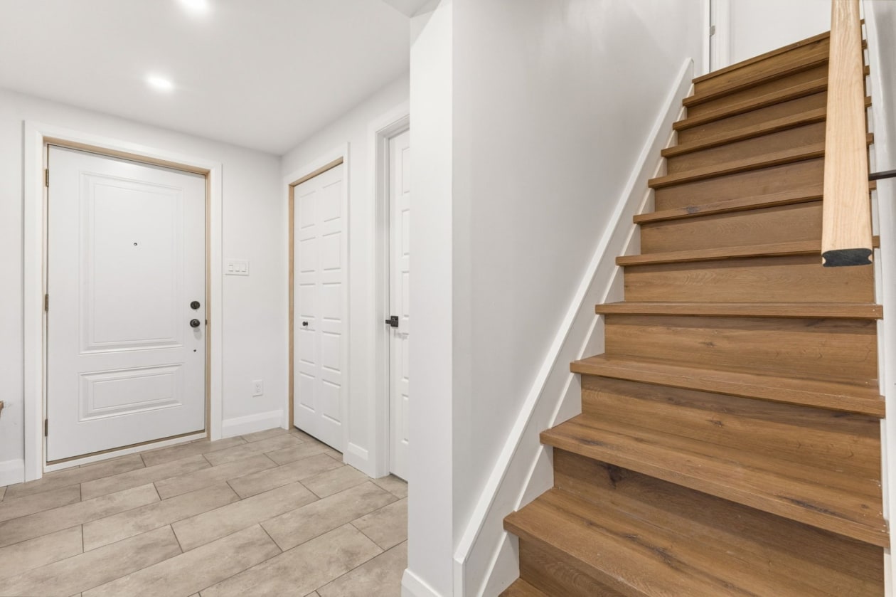 Hall d'entrée — 809 Boul. St-René E., Gatineau