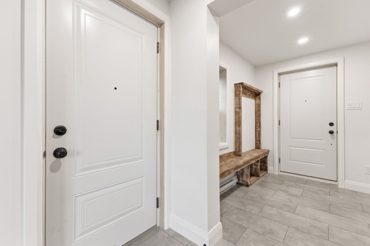 Hall d'entrée — 809 Boul. St-René E., Gatineau