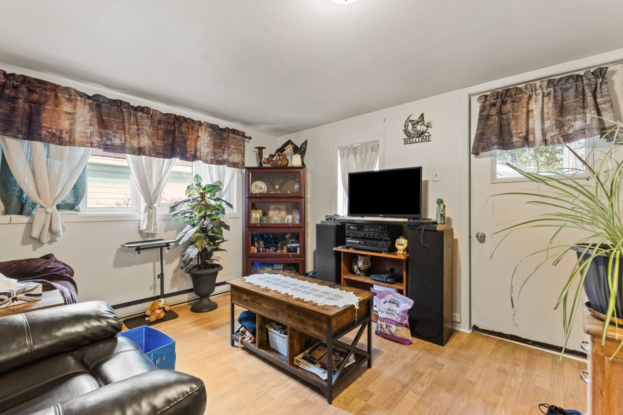 Salon — 30 Rue Osgoode, Gatineau