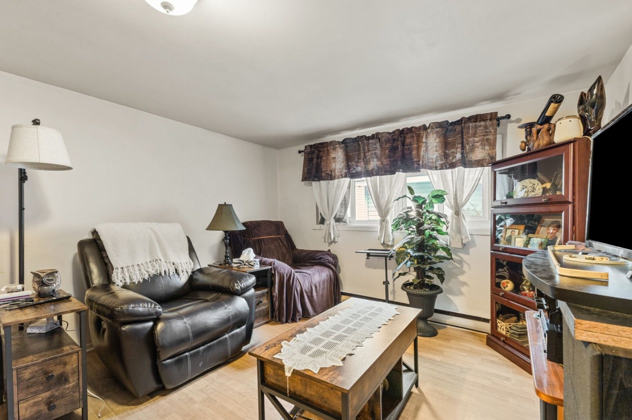 Salon — 30 Rue Osgoode, Gatineau