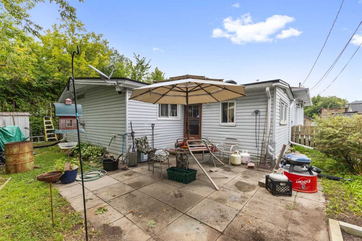 Cour — 30 Rue Osgoode, Gatineau