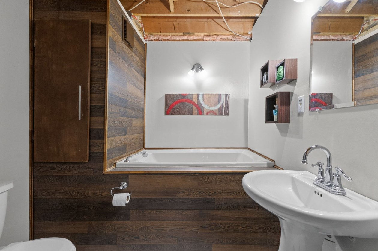 Salle de bains — 16 Rue Beaudoin, La Pêche