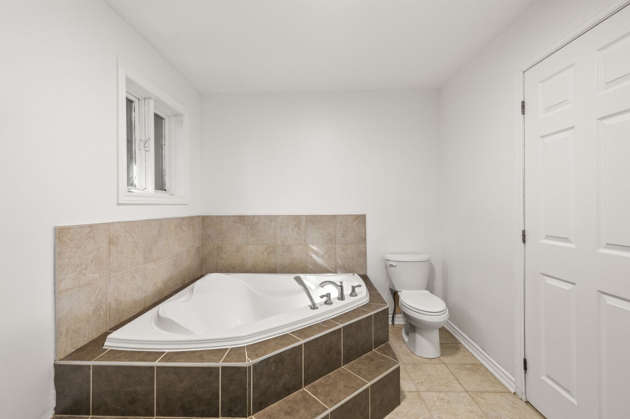 Salle de bains — 244 Av. du Bois-Franc, Gatineau
