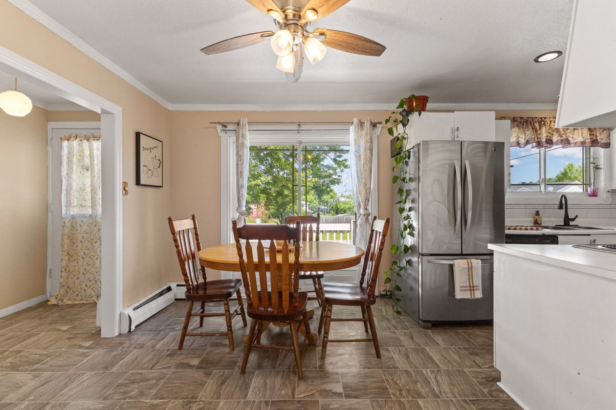 Salle à manger — 29 Rue Proudfoot, Fort-Coulonge