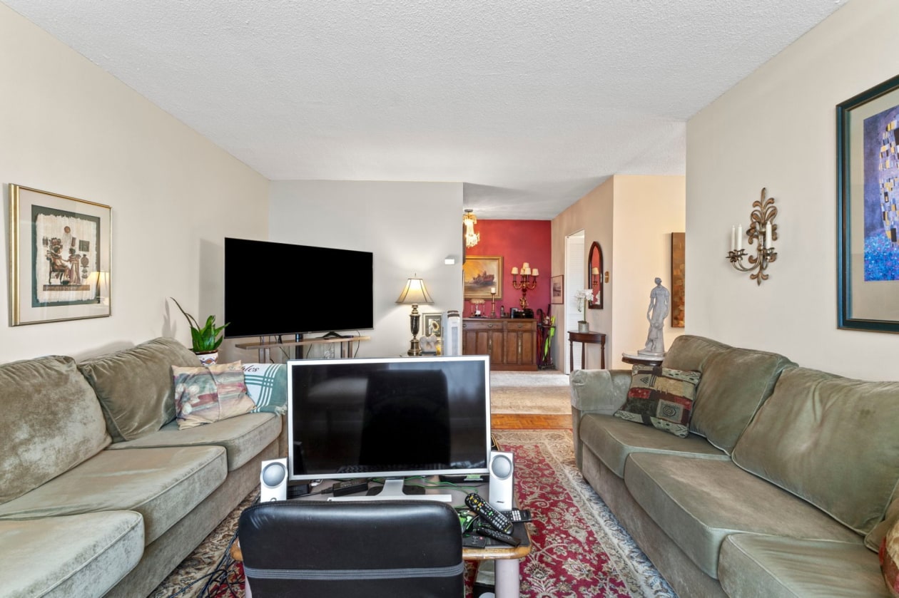 Salon — 285 Rue Laurier, Gatineau