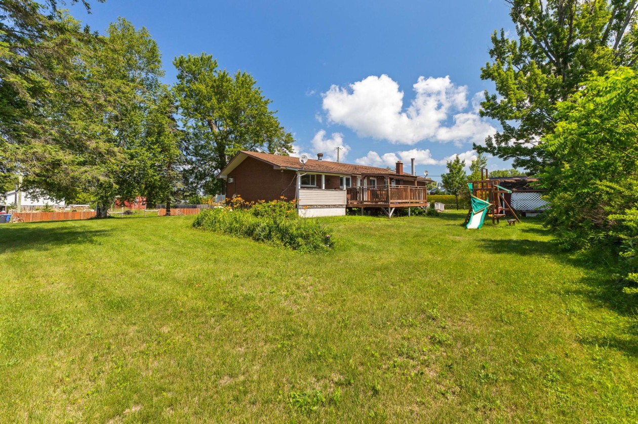 Cour — 29 Rue Proudfoot, Fort-Coulonge