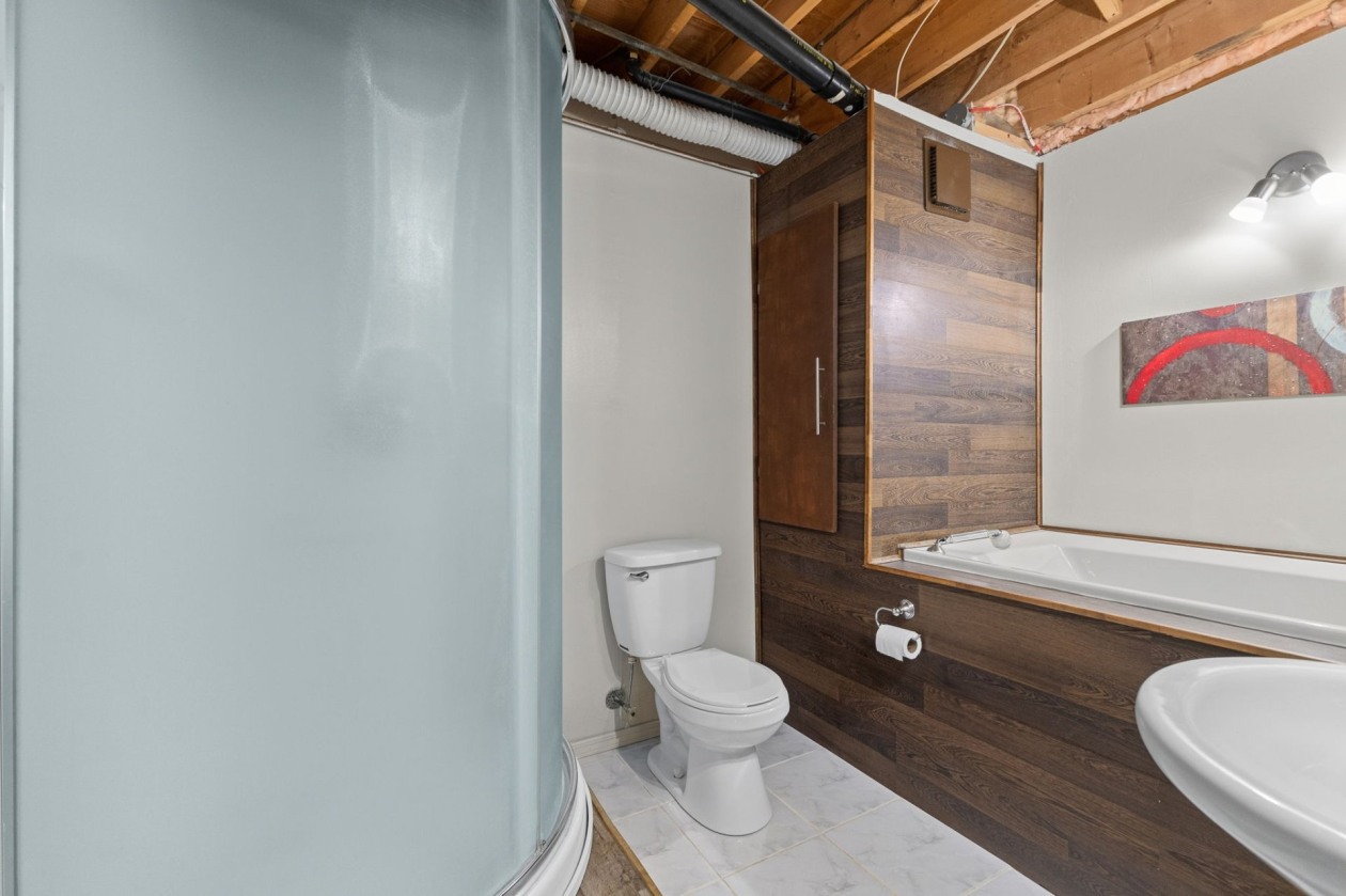 Salle de bains — 16 Rue Beaudoin, La Pêche