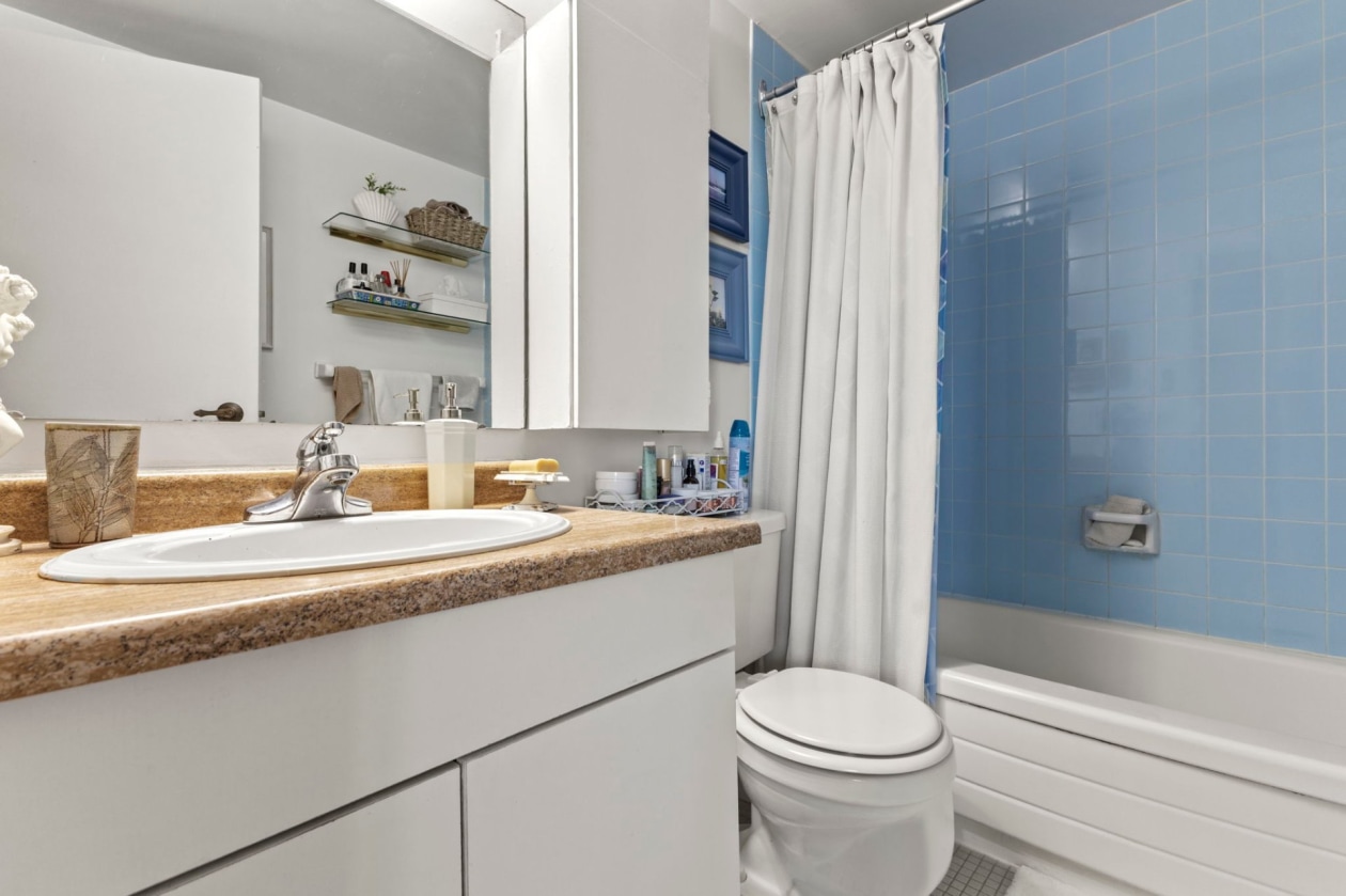 Salle de bains — 285 Rue Laurier, Gatineau