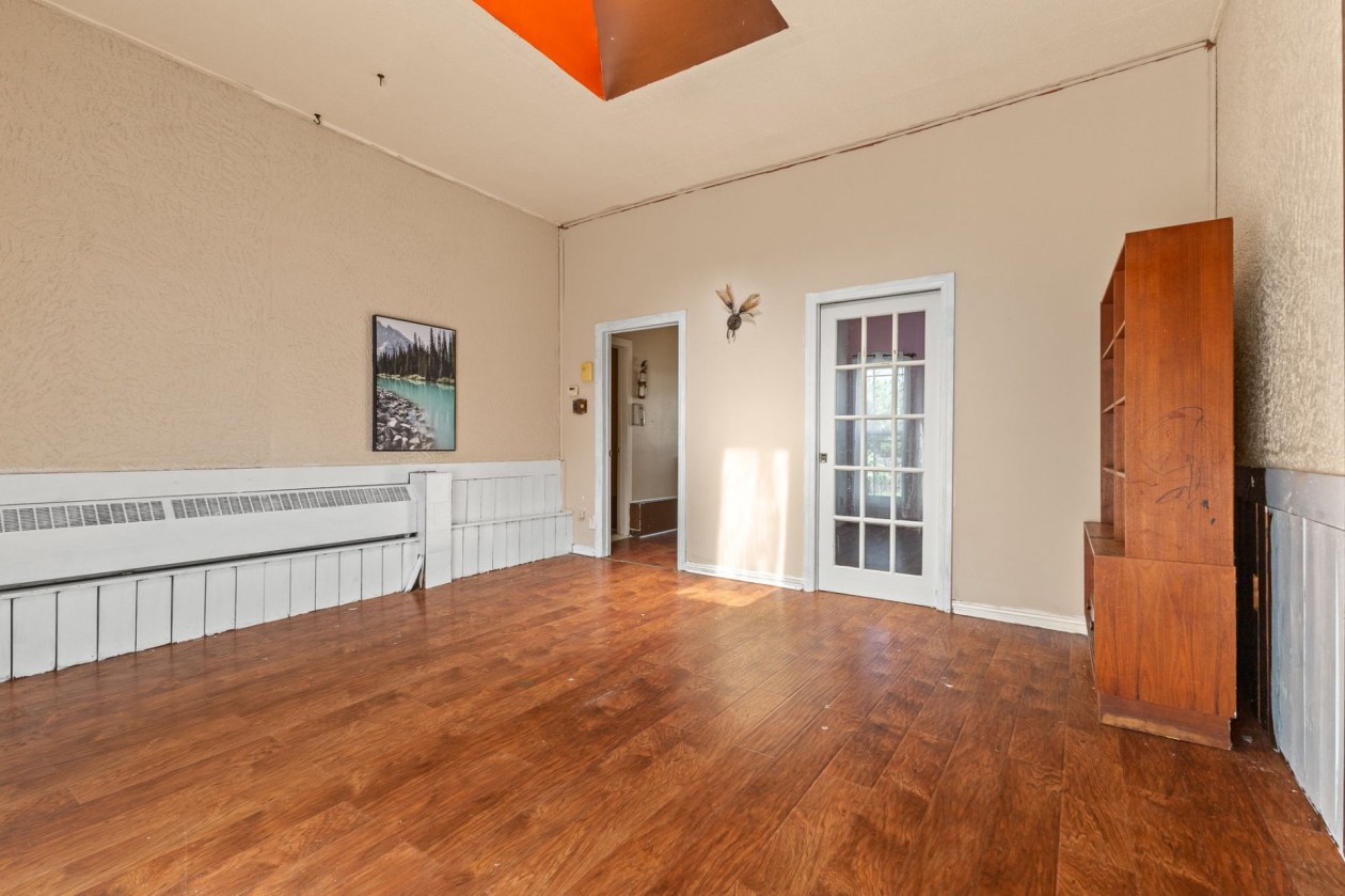 Salon — 29 Rue Proudfoot, Fort-Coulonge