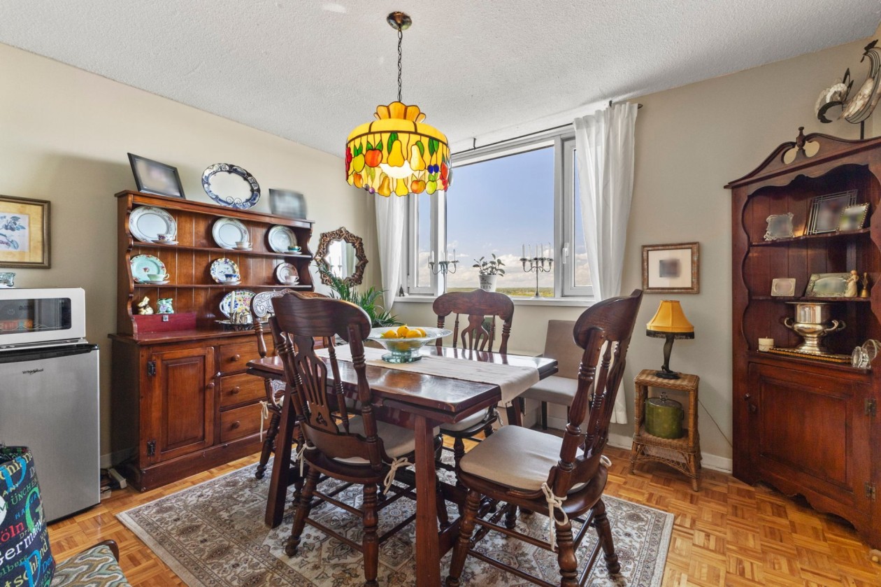 Salle à manger — 285 Rue Laurier, Gatineau