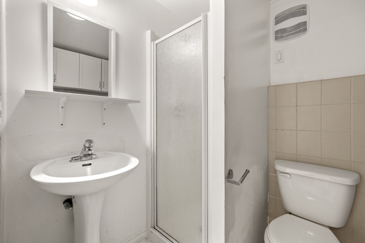Salle de bains — 244 Av. du Bois-Franc, Gatineau