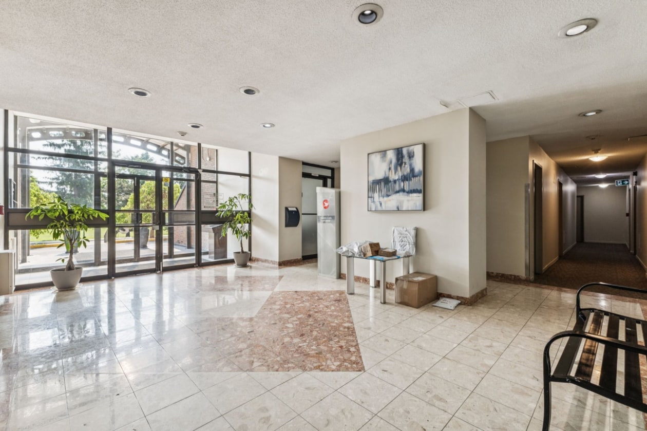 Hall d'entrée — 285 Rue Laurier, Gatineau