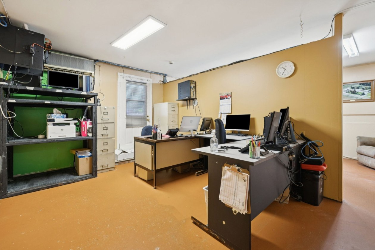 Bureau — 1712, Ch. du Lac-des-Loups, Pontiac, J0X2V0, Pontiac