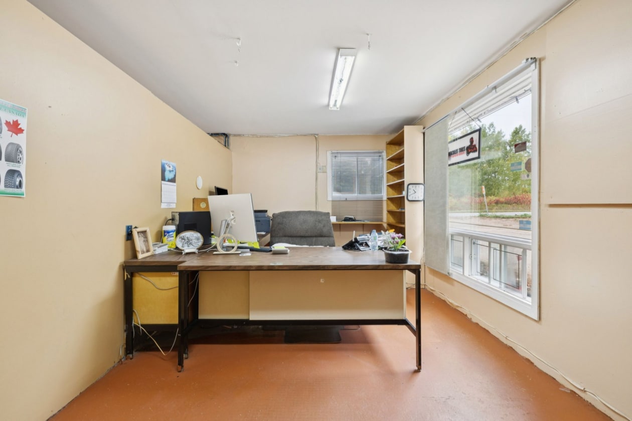 Bureau — 1712, Ch. du Lac-des-Loups, Pontiac, J0X2V0, Pontiac