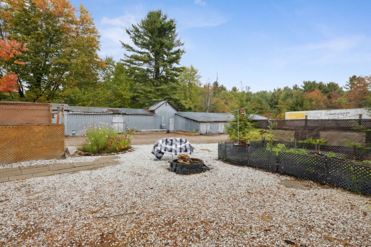 Cour — 1712, Ch. du Lac-des-Loups, Pontiac, J0X2V0, Pontiac