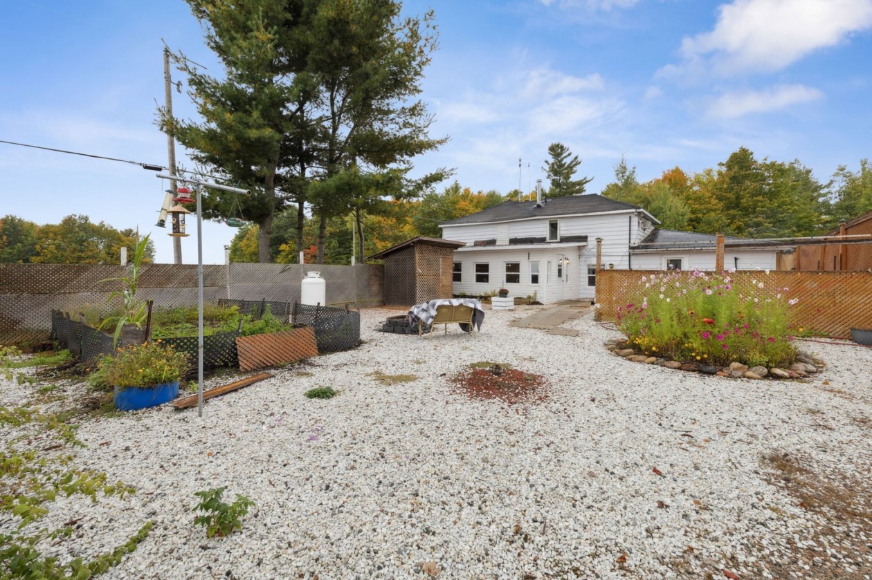 Cour — 1712, Ch. du Lac-des-Loups, Pontiac, J0X2V0, Pontiac