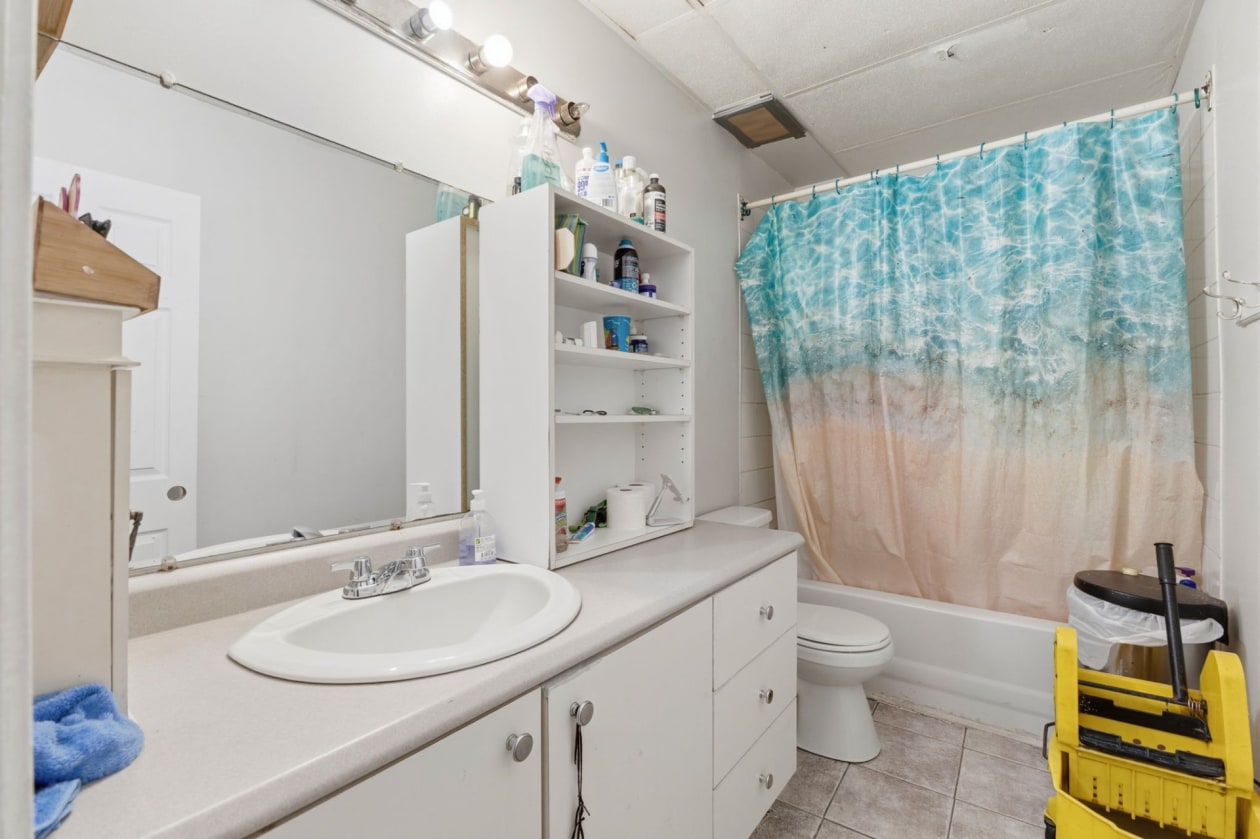 Salle de bains — 360 Rue Du Vigneau, Gatineau