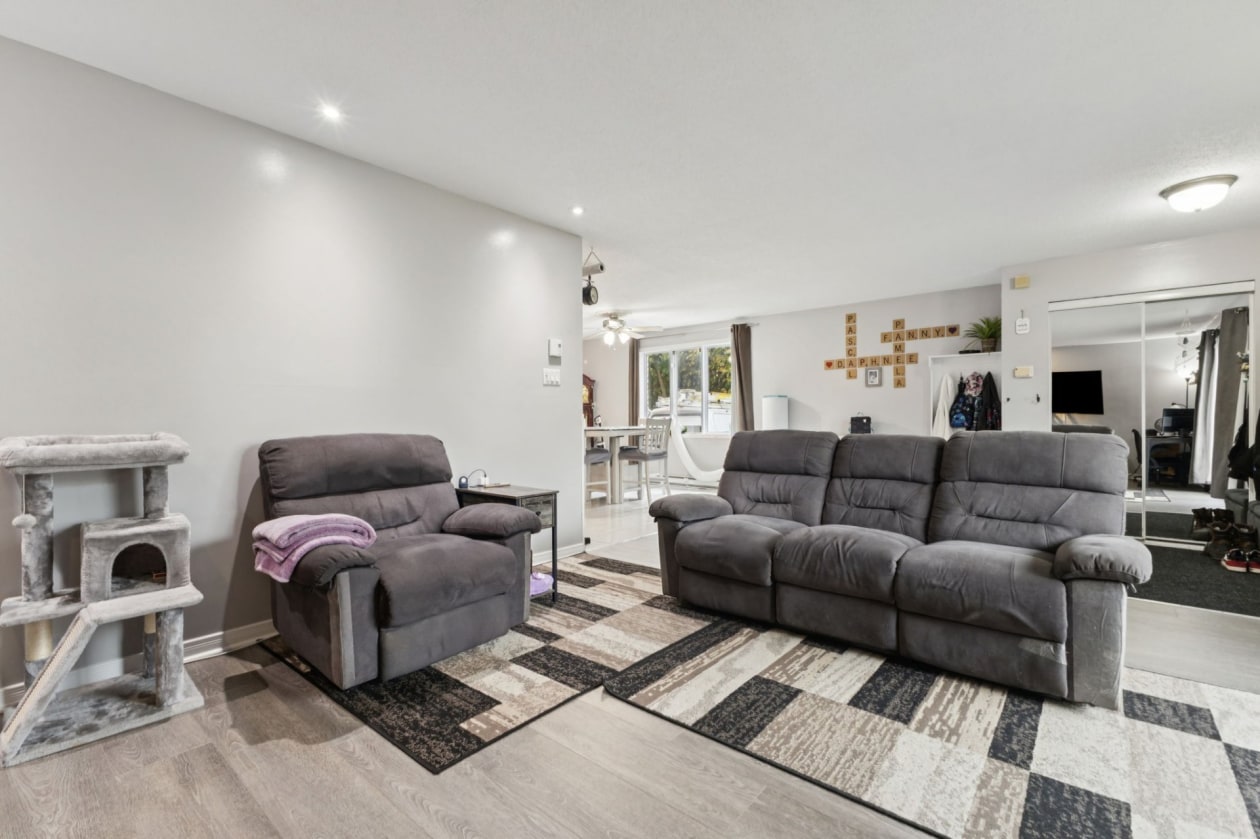Salon — 1180 Rue de Neuville, Gatineau