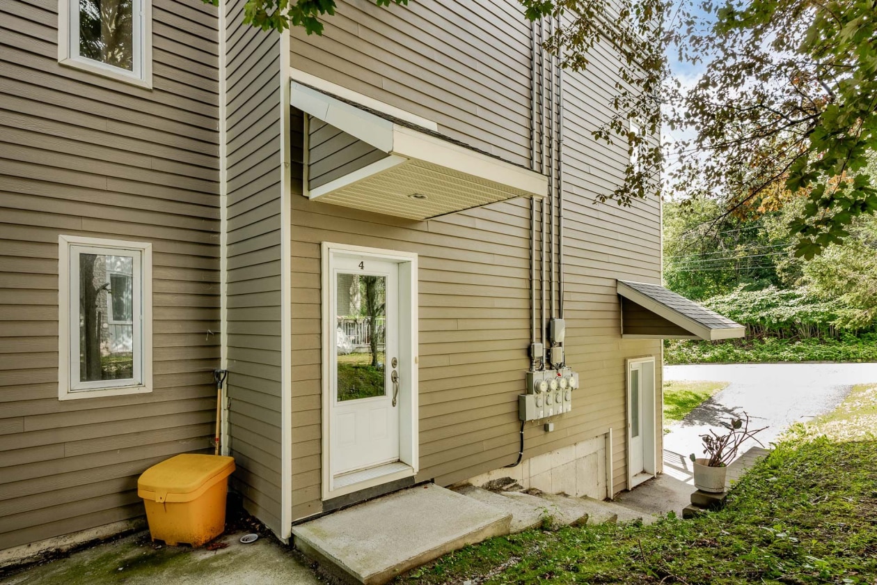 Entrée extérieure — 213 Rue Darche, Sherbrooke