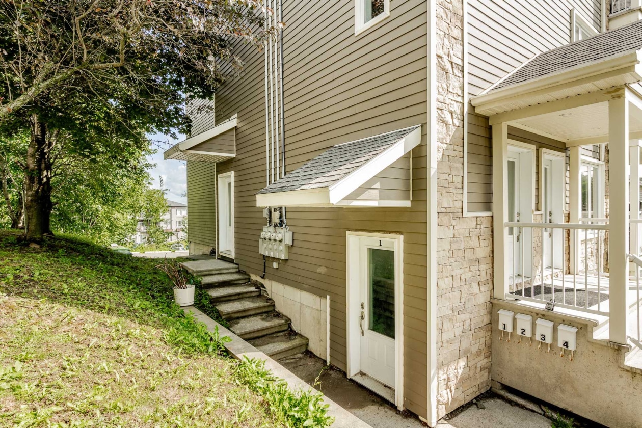 Entrée extérieure — 213 Rue Darche, Sherbrooke