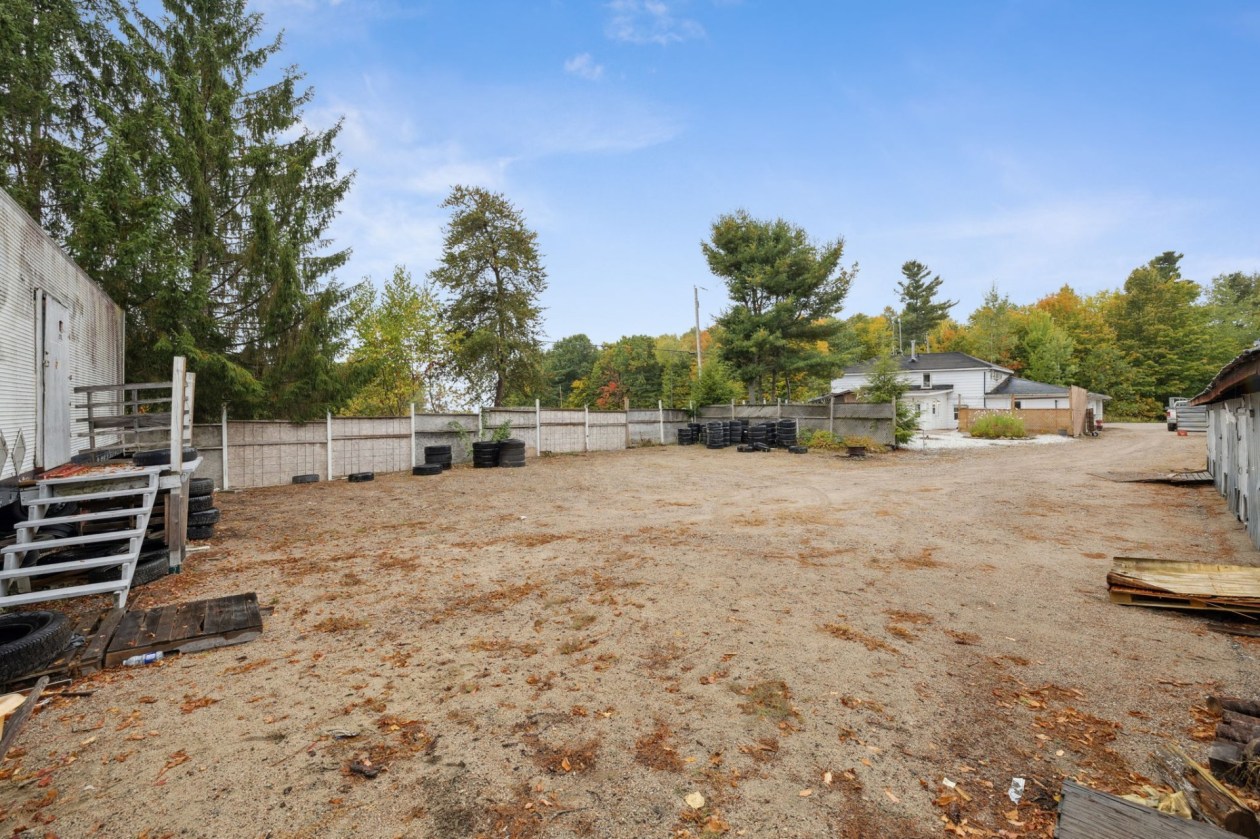 Cour — 1712, Ch. du Lac-des-Loups, Pontiac, J0X2V0, Pontiac